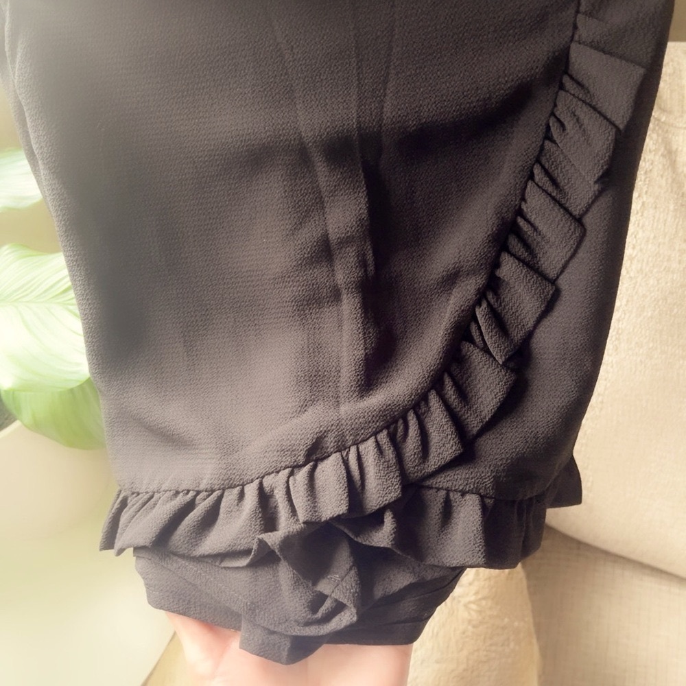 Black Ruffle Mini Skirt XS - Picture 8 of 10